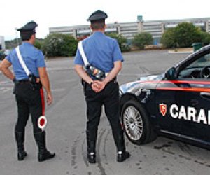 https://www.tp24.it/immagini_articoli/10-11-2015/1447149401-0-trapani-forzano-posto-di-blocco-dei-carabinieri-poi-la-folla-impedisce-l-arresto.jpg
