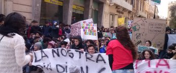 https://www.tp24.it/immagini_articoli/11-05-2016/1462921981-0-commerciale-di-marsala-un-video-per-la-nuova-scuola-studenti-preparano-la-protesta.jpg
