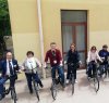 https://www.tp24.it/immagini_articoli/11-05-2022/1652221167-0-erice-biciclette-a-pedalata-assistita-regalate-al-personale-dell-istituto-florio.jpg