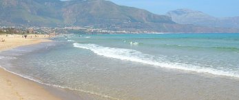 https://www.tp24.it/immagini_articoli/11-07-2016/1468228467-0-alcamo-torna-alla-normalita-la-raccolta-rifiuti-servizio-di-salvataggio-nelle-spiagge.jpg