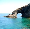 https://www.tp24.it/immagini_articoli/11-07-2016/1468255622-0-pantelleria-con-la-barca-sotto-l-arco-dell-elefante-multati-dalla-guardia-costiera.jpg