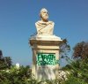 https://www.tp24.it/immagini_articoli/11-09-2016/1473616562-0-pirata-assassino-vandalizzato-a-marsala-il-busto-di-garibaldi.jpg