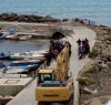 https://www.tp24.it/immagini_articoli/12-05-2016/1463012600-0-protesta-a-selinunte-pescatori-fermano-la-ruspa-prima-la-bonifica-del-porto.jpg