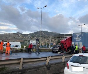 https://www.tp24.it/immagini_articoli/12-10-2020/1602500214-0-sicilia-scontro-auto-tir-in-autostrada-un-uomo-in-codice-rosso.jpg