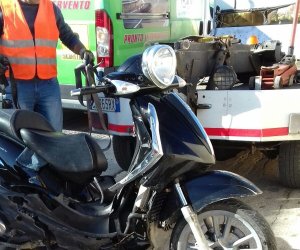 https://www.tp24.it/immagini_articoli/12-11-2017/1510492436-0-marsala-incidenti-salemi-scooter-unauto-auto-fuori-strada-birgi.jpg