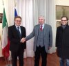 https://www.tp24.it/immagini_articoli/13-01-2016/1452672890-0-castelvetrano-nicola-de-domenico-e-il-nuovo-presidente-del-centro-giovanni-gentile.jpg