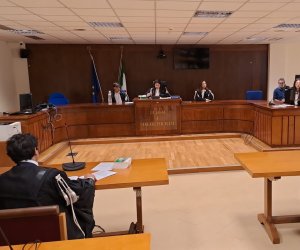 https://www.tp24.it/immagini_articoli/13-03-2023/1678698539-0-studenti-in-toga-al-tribunale-a-marsala-il-processo-simulato.jpg