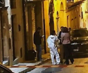 https://www.tp24.it/immagini_articoli/13-10-2018/1539408302-0-donna-uccisa-casa-ragusa-arrestato-marito.jpg