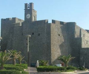 https://www.tp24.it/immagini_articoli/13-10-2018/1539429964-0-pantelleria-funzionare-lorologio-torre-castello.jpg