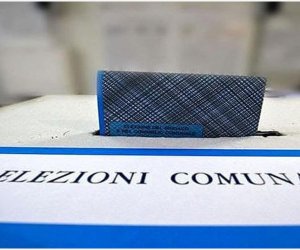https://www.tp24.it/immagini_articoli/13-10-2021/1634136014-0-elezioni-amministrative-in-sicilia-forza-italia-e-lega-soddisfatte.jpg