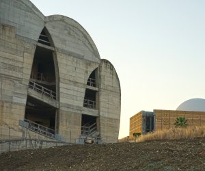 https://www.tp24.it/immagini_articoli/14-01-2022/1642188573-0-il-teatro-incompiuto-di-consagra-a-gibellina-sara-un-hub-innovativo-progetto-da-65-milioni.jpg