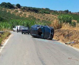https://www.tp24.it/immagini_articoli/14-07-2017/1500014277-0-incidenti-stradali-auto-ribaltano-castelvetrano-mazara.jpg