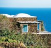 https://www.tp24.it/immagini_articoli/14-11-2016/1479118646-0-pantelleria-flussi-turistici-a-10-nel-2016-si-dimezza-la-produzione-di-capperi.jpg