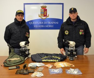 https://www.tp24.it/immagini_articoli/15-02-2019/1550227971-0-trapani-trasfoma-appartamento-vero-fortino-droga-arrestato-32enne.jpg