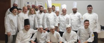 https://www.tp24.it/immagini_articoli/15-03-2023/1678900703-0-a-trapani-il-corso-cucina-contemporanea-del-territorio-degli-chef-pace-e-peraino.jpg