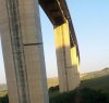 https://www.tp24.it/immagini_articoli/15-04-2017/1492245144-0-incidenti-auto-vola-giu-dal-viadotto-belice-sulla-statale-menfi-castelvetrano-due-morti.jpg
