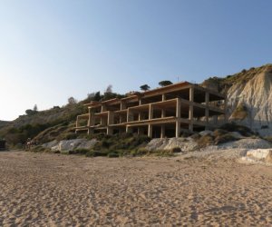 https://www.tp24.it/immagini_articoli/15-07-2018/1531640434-0-report-goletta-verde-sicilia-spiagge-litorali-aggrediti-cemento.jpg