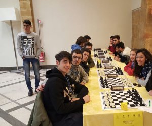 https://www.tp24.it/immagini_articoli/16-03-2017/1489669111-0-marsala-la-scuola-damiani-alle-regionali-del-torneo-di-scacchi.jpg