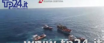 https://www.tp24.it/immagini_articoli/16-05-2017/1494912865-0-trapani-arrivati-ieri-500-naufraghi-soccorsi-in-mare.jpg