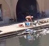 https://www.tp24.it/immagini_articoli/16-10-2023/1697454678-0-mazara-un-uomo-getta-rifiuti-nel-fiume-mazaro-il-video.jpg