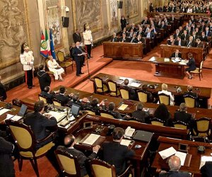 https://www.tp24.it/immagini_articoli/16-11-2018/1542382445-0-sicilia-soldi-deputati-legge-sulle-aiuole.jpg