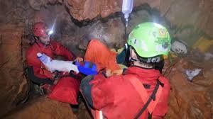 https://www.tp24.it/immagini_articoli/16-12-2018/1544951847-0-sicilia-salvata-speleologa-ferita-grotta-madonie.jpg
