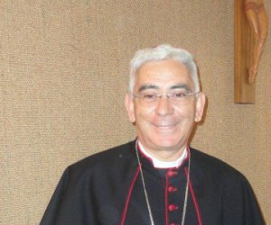 https://www.tp24.it/immagini_articoli/18-03-2017/1489819751-0-sicilian-bishop-bans-mafia-godfathers-from-baptisms.jpg