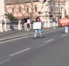 https://www.tp24.it/immagini_articoli/18-03-2024/1710747909-0-siccita-in-sicilia-attivisti-di-ultima-generazione-bloccano-la-maratona-di-roma.jpg