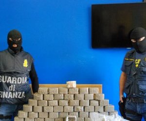 https://www.tp24.it/immagini_articoli/18-07-2019/1563427305-0-droga-sicilia-america-presa-banda-narcos-undici-arresti.jpg