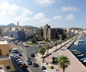 https://www.tp24.it/immagini_articoli/18-11-2020/1605724011-0-pantelleria-appaltati-i-lavori-di-manutenzione-in-alcune-palazzine-popolari.jpg