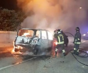 https://www.tp24.it/immagini_articoli/18-11-2022/1668767924-0-tre-auto-in-fiamme-nella-notte-a-marsala-gli-aggiornamenti-foto-e-video.jpg