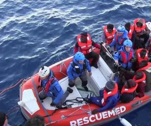 https://www.tp24.it/immagini_articoli/19-03-2019/1552976744-0-onde-alte-metri-nave-soccorso-naufraghi-cerca-riparo-sicilia.jpg