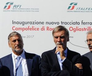 https://www.tp24.it/immagini_articoli/19-10-2017/1508391307-0-italian-transport-minister-opens-line-sicily.jpg