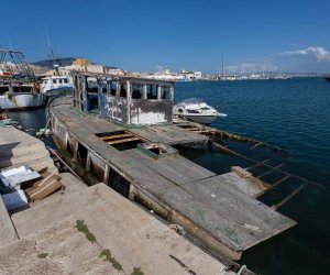 https://www.tp24.it/immagini_articoli/20-06-2018/1529516116-0-quel-terribile-relitto-abbandonato-anni-porto-trapani.jpg
