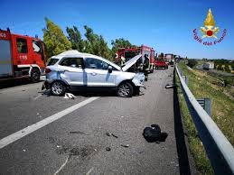 https://www.tp24.it/immagini_articoli/20-06-2019/1561054418-0-sicilia-tragico-scontro-autostrada-donna-morta-feriti.jpg
