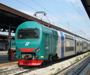https://www.tp24.it/immagini_articoli/20-08-2019/1566310296-0-ferrovie-sicilia-arrivano-treni-elettrici-milioni-linee-trapanesi.jpg