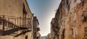 https://www.tp24.it/immagini_articoli/21-02-2024/1708494505-0-the-haunting-sicilian-ghost-town-climbing-out-of-its-grave.jpg