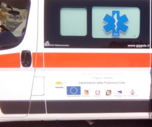 https://www.tp24.it/immagini_articoli/21-04-2016/1461220376-0-pantelleria-consegnata-l-ambulanza-dell-asp.jpg