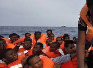 https://www.tp24.it/immagini_articoli/21-05-2017/1495354138-0-sicilia-arrivati-5000-naufraghi-salvati-mare-torturati-libia.jpg