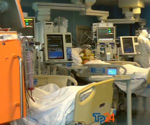 https://www.tp24.it/immagini_articoli/21-09-2021/1632247693-0-nbsp-covid-in-sicilia-ricoveri-ancora-in-calo-ma-giovani-no-vax-e-negazionisti-in-ospedale.jpg