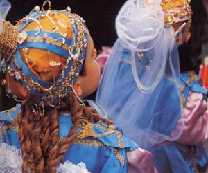 https://www.tp24.it/immagini_articoli/23-02-2018/1519404241-0-processione-giovedi-santo-marsala-linvito-lombardo-vestite-bimbi-angeli.jpg