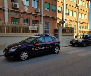 https://www.tp24.it/immagini_articoli/23-03-2020/1584969924-0-trapani-perseguita-minaccia-morte-moglie-arrestato-carabinieri.jpg