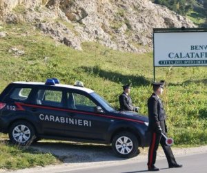 https://www.tp24.it/immagini_articoli/23-04-2018/1524472110-0-calatafimi-evadono-arresti-domiciliari-carabinieri-arrestano-uomini.jpg