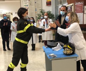 https://www.tp24.it/immagini_articoli/23-04-2020/1587641377-0-trapani-altro-dono-dei-vigili-del-fuoco-donato-ventilatore-polmonare-all-ospedale-s-antonio.jpg