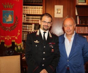 https://www.tp24.it/immagini_articoli/23-06-2015/1435070359-0-marsala-di-girolamo-incontra-il-comandante-dei-carabinieri-gebbiola.jpg