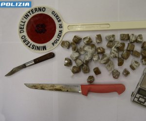 https://www.tp24.it/immagini_articoli/24-02-2024/1708799079-0-spaccio-di-droga-due-arresti-ad-alcamo.jpg