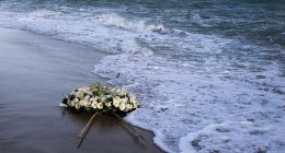 https://www.tp24.it/immagini_articoli/25-02-2024/1708844078-0-un-anno-fa-la-tragedia-di-cutro-e-in-mare-si-muore-piu-di-prima-nbsp.jpg