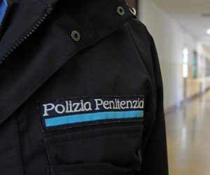 https://www.tp24.it/immagini_articoli/25-08-2019/1566698126-0-trapani-arrivo-poliziotti-penitenziari-carcere-pietro-cerulli.jpg