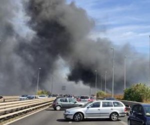 https://www.tp24.it/immagini_articoli/25-09-2022/1664120996-0-domenica-di-incendi-in-sicilia-traffico-bloccato-sull-autostrada-a29-a-carini.jpg