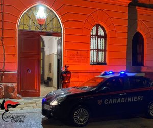 https://www.tp24.it/immagini_articoli/25-11-2022/1669366063-0-mazara-aggredisce-la-madre-e-le-frattura-la-mascella-arrestato-dai-carabinieri.jpg